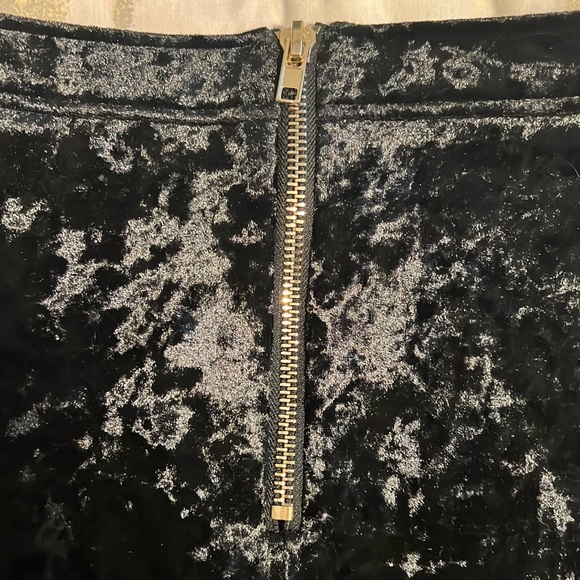 Velvet mini skirt - Picture 2 of 4